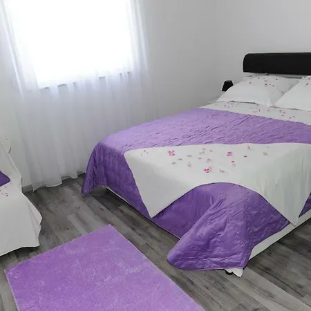 Odak * Brodarica (Sibenik-Knin)