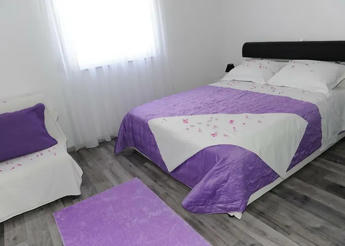 Odak * Brodarica (Sibenik-Knin)